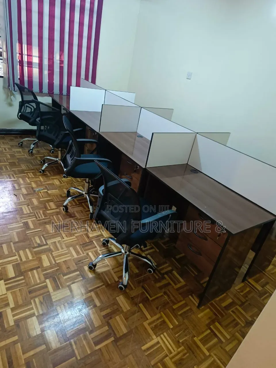 8-Way Workstation – Efficient Office Layout for Large Teams