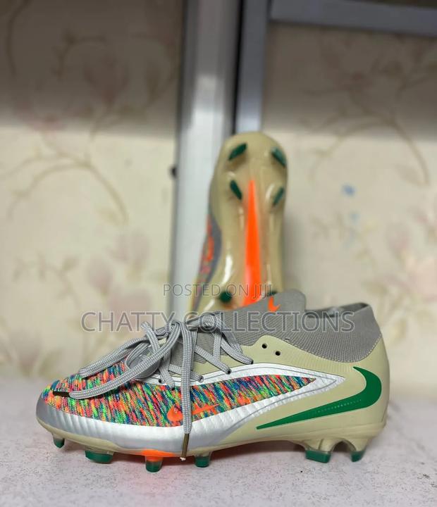 Unisex Football Boots Size 40 to 45 With Laces - thumbnail 2