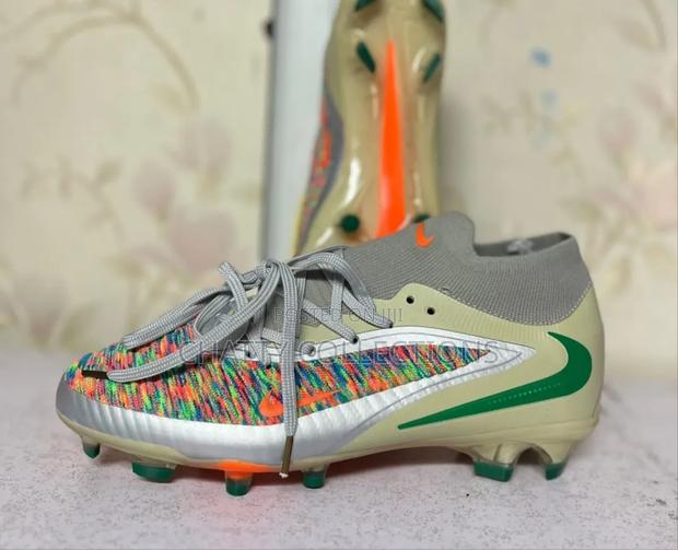Unisex Football Boots Size 40 to 45 With Laces - thumbnail 3
