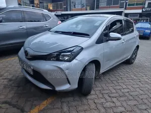 Toyota Vitz 2015 Silver
