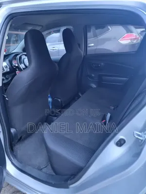 Toyota Vitz 2015 Silver