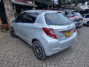 Toyota Vitz 2015 Silver