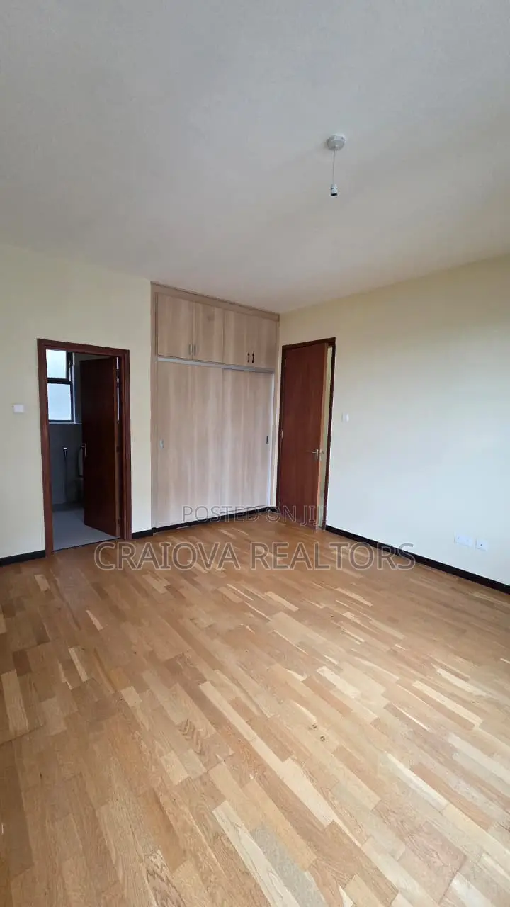 4bdrm Duplex in Spring Valley for sale