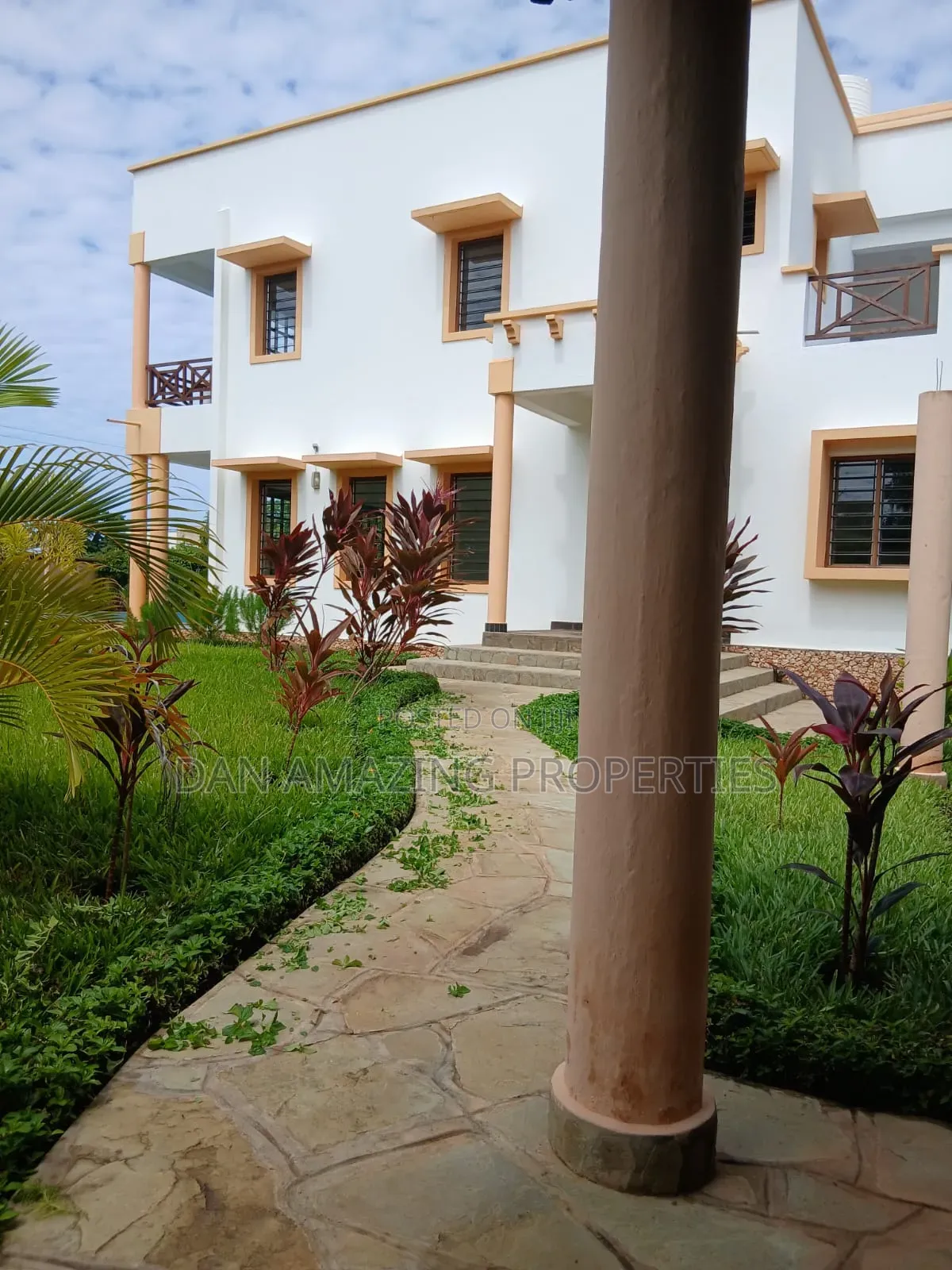 3bdrm Villa in Diani On 1/4 Acre for sale