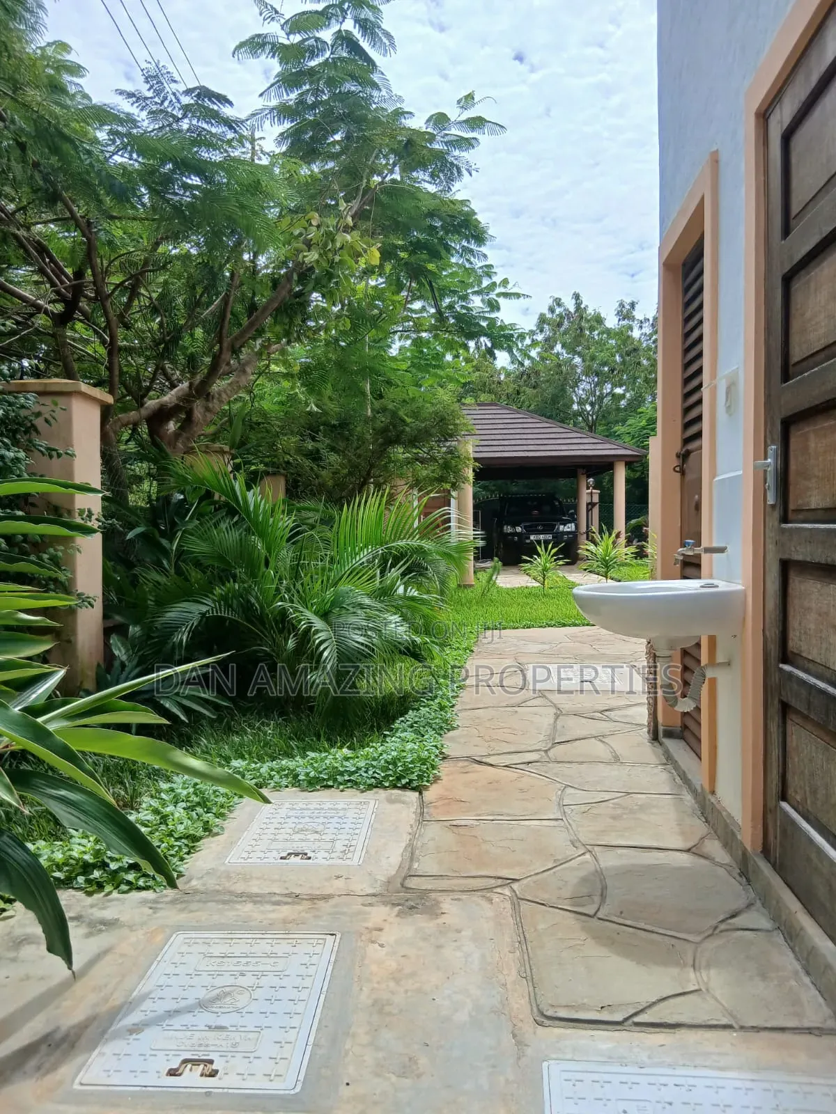 3bdrm Villa in Diani On 1/4 Acre for sale