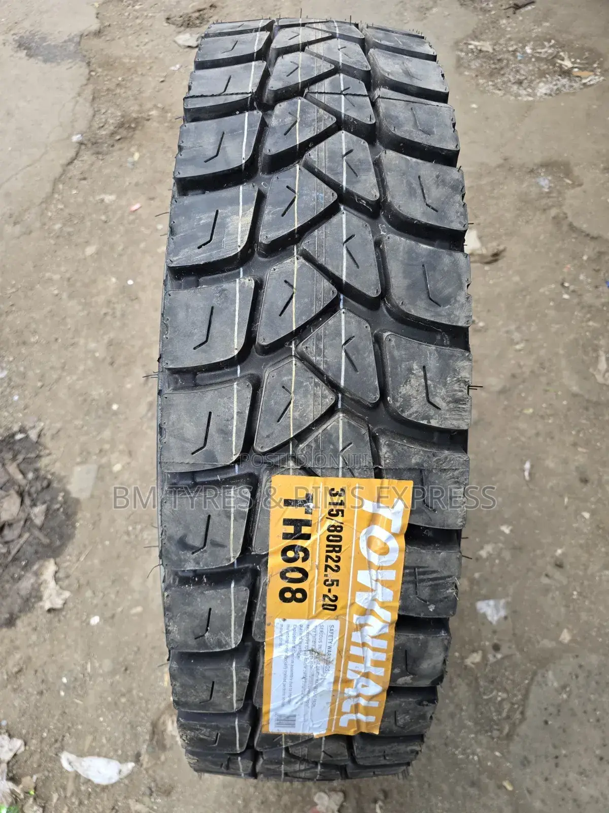 315 /80 R22. 5 Townhall Tires (Diff)