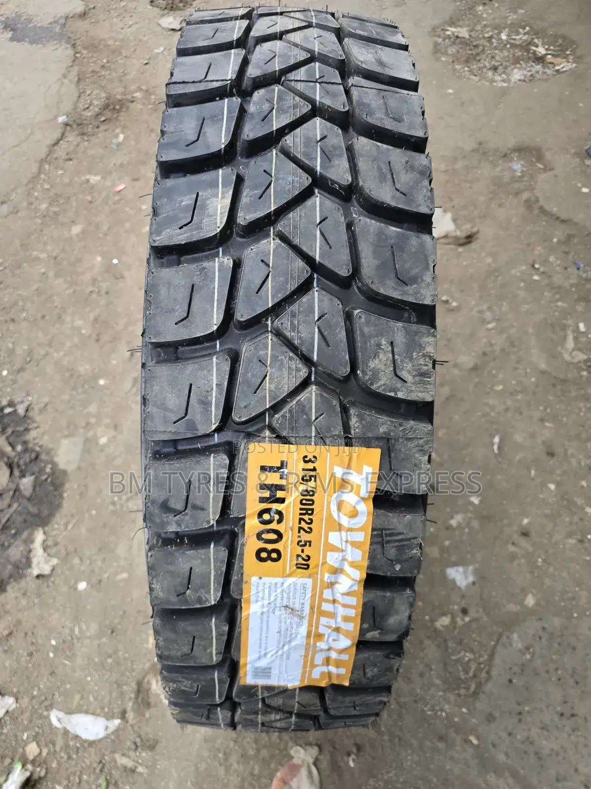 315 /80 R22. 5 Townhall Tires (Diff)