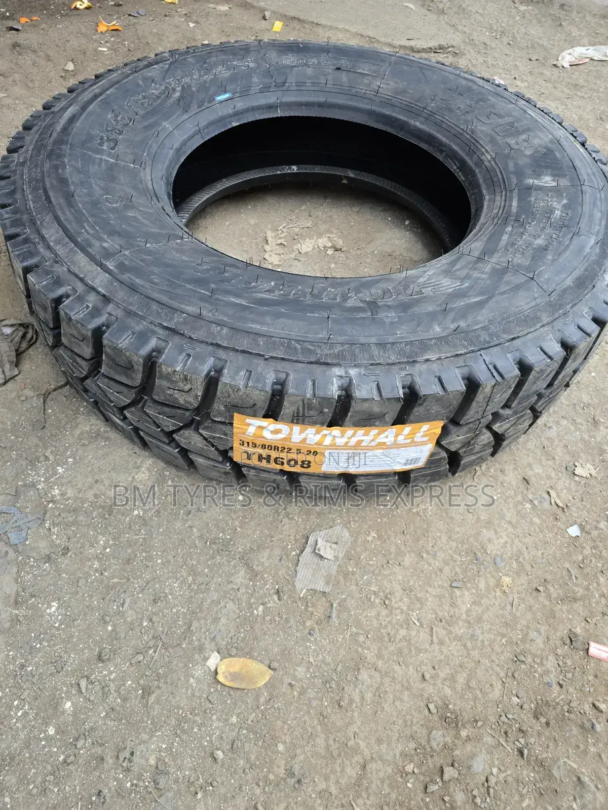 315 /80 R22. 5 Townhall Tires (Diff)