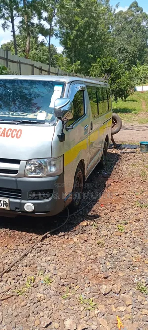 Toyota HiAce 2012 Silver