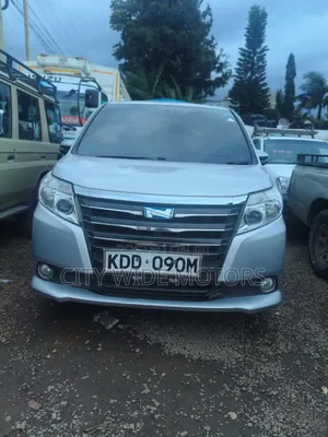 Toyota Noah 1.8 FWD Hybrid (7 seater) 2014 Silver