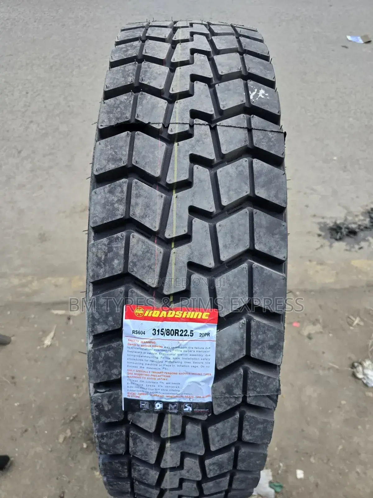 315 /80 R22. 5 Roadshine Tires (Diff)