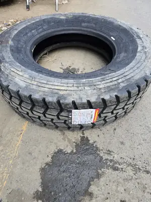 315 /80 R22. 5 Roadshine Tires (Diff)