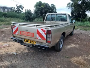 Nissan Hardbody 2000i 2006 Gold