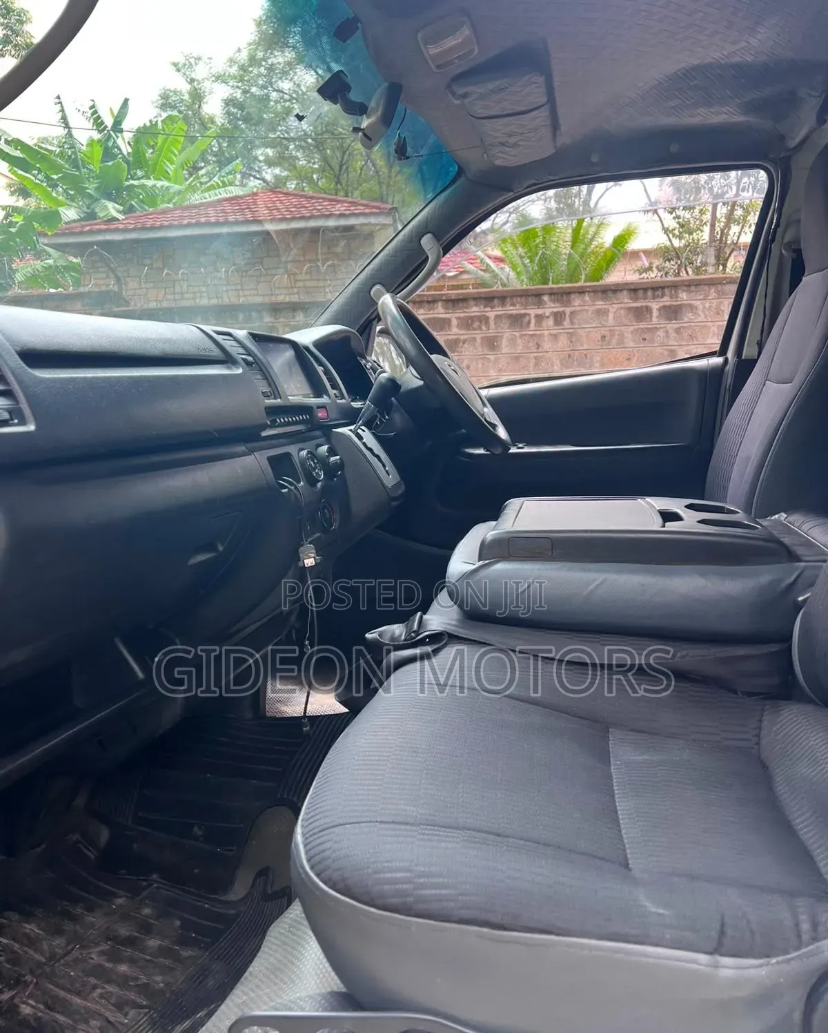 Toyota HiAce 2014 White