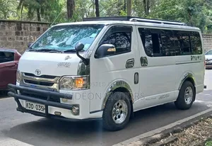 Toyota HiAce 2014 White