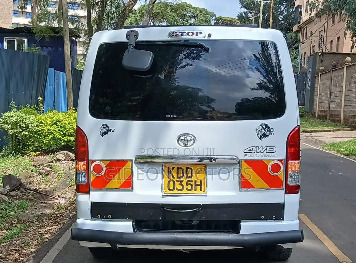 Toyota HiAce 2014 White