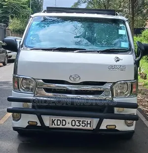 Toyota HiAce 2014 White