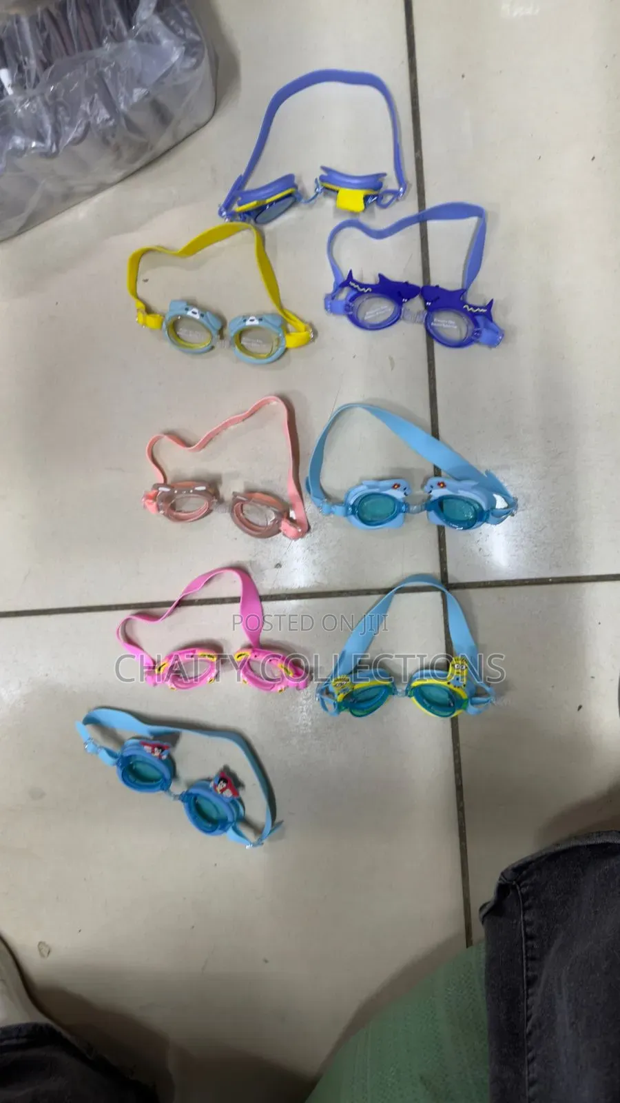 Kids Anti Fog Colorful Swimming Googles Comes With a Pair of Ear Plugs