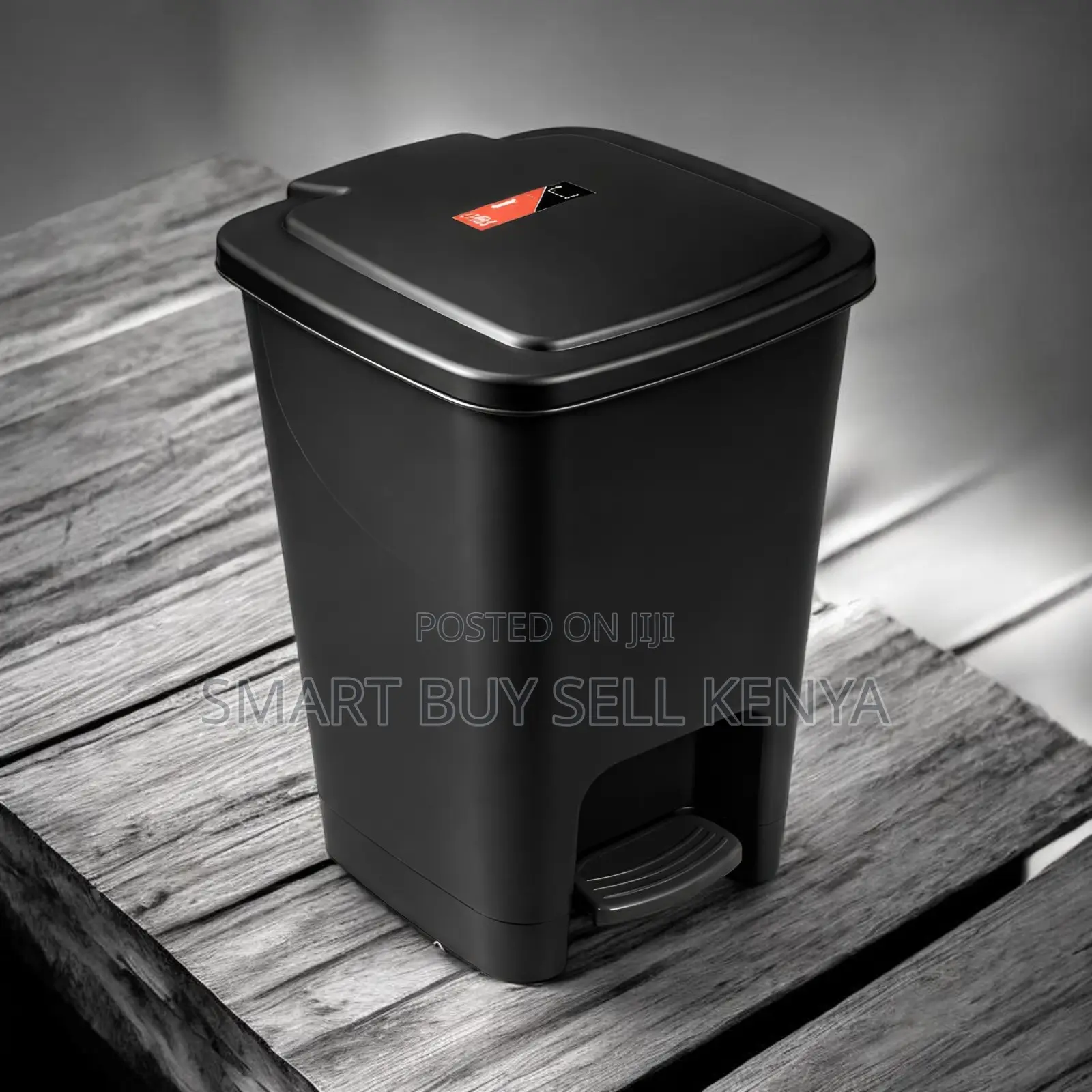 Quality Material Secure Operation 30l Hard Plastic Step Pedal Dust Bin
