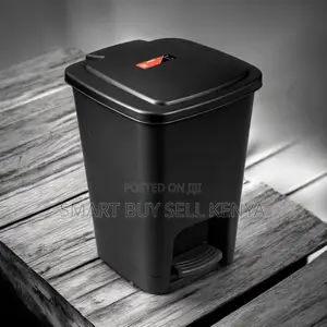 Quality Material Secure Operation 30l Hard Plastic Step Pedal Dust Bin