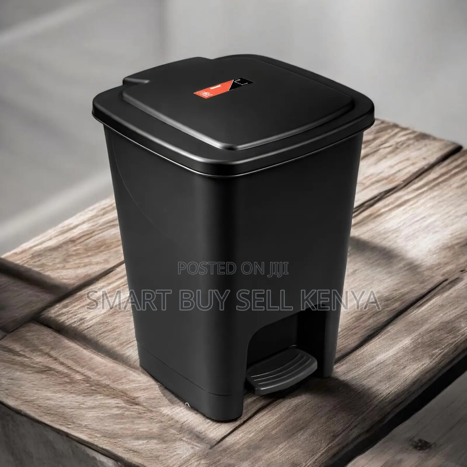Efficient Design Easy Placement 30l Hard Plastic Step Pedal Waste Bin