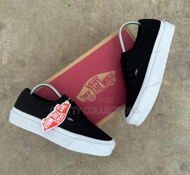 Black and White Unisex Vans Shoes Sizes 38 to 45