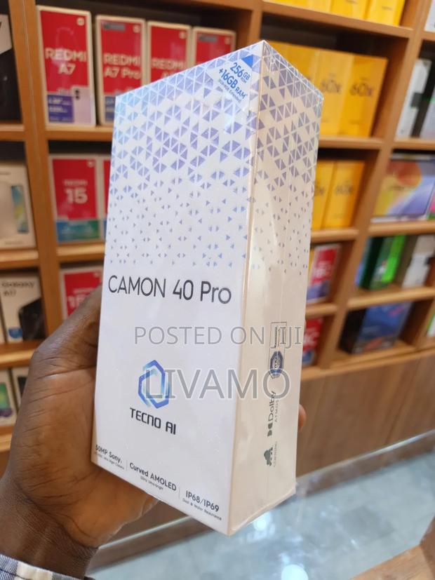 New Tecno Camon 40 Pro 4G 256 GB Silver - thumbnail 3