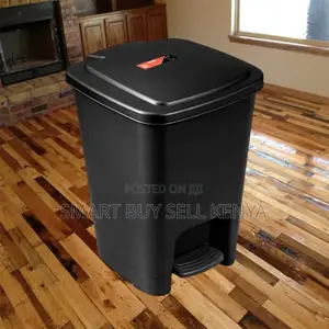 Strong Flexible Placement 30 Litres Hard Plastic Step Pedal Waste Bin