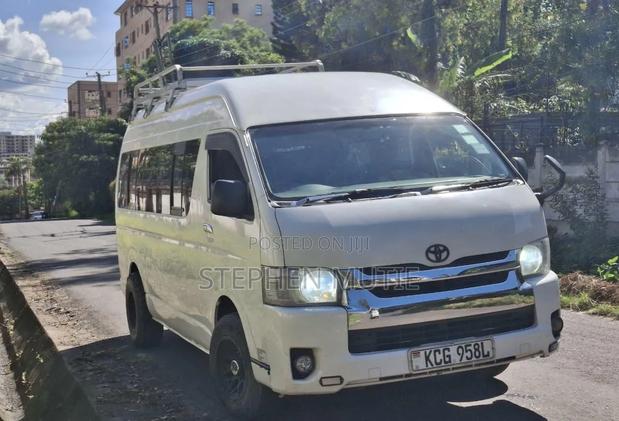 Toyota HiAce 2009 White - thumbnail 3