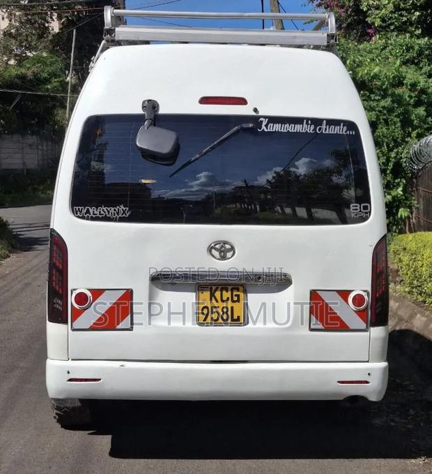 Toyota HiAce 2009 White - thumbnail 4
