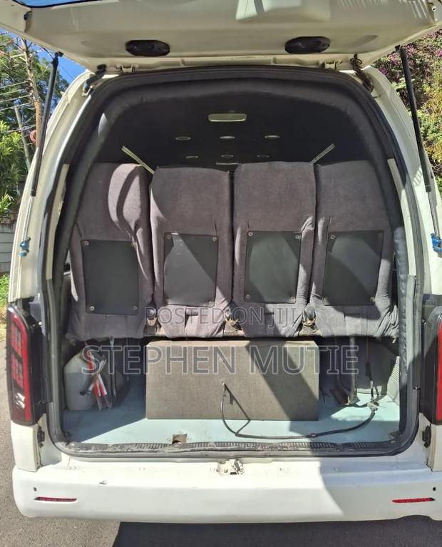 Toyota HiAce 2009 White - thumbnail 9