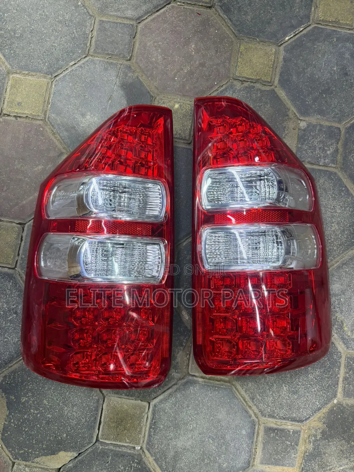 Toyota Noah 2012 Backlights