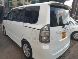 Toyota Voxy 2010 White