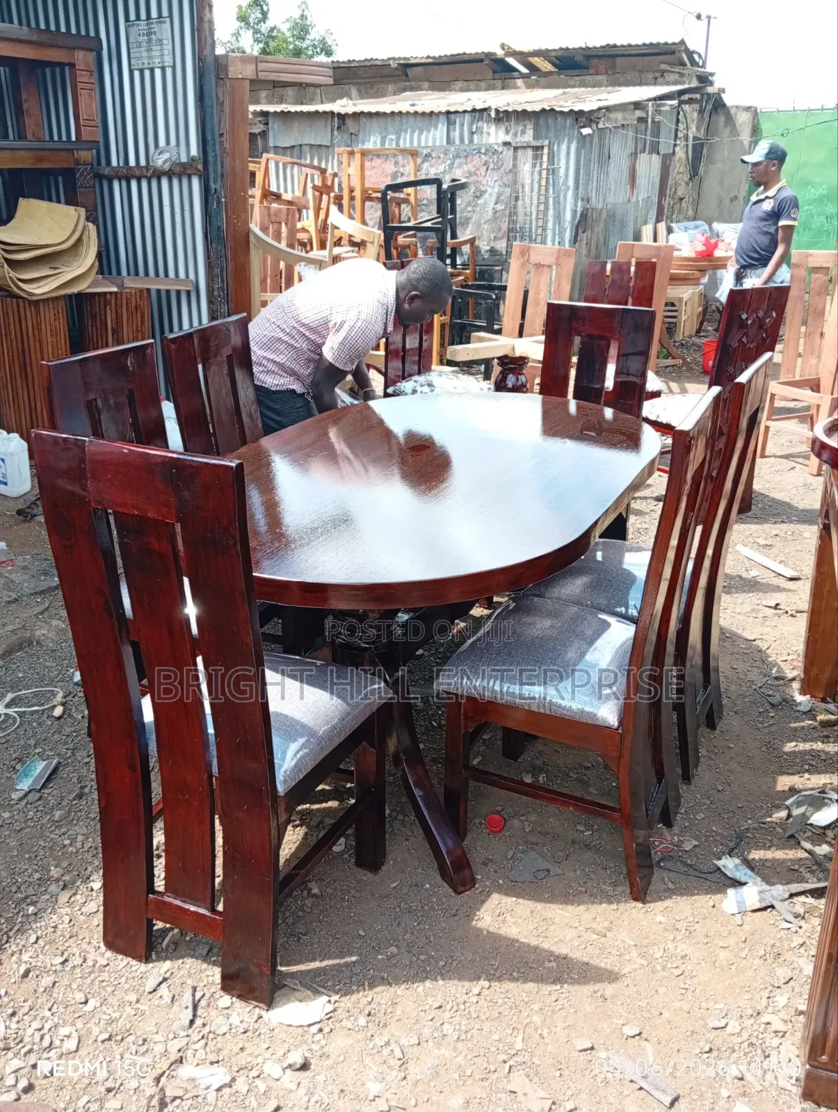 Beautifully Made Dining Table 6 Sitter