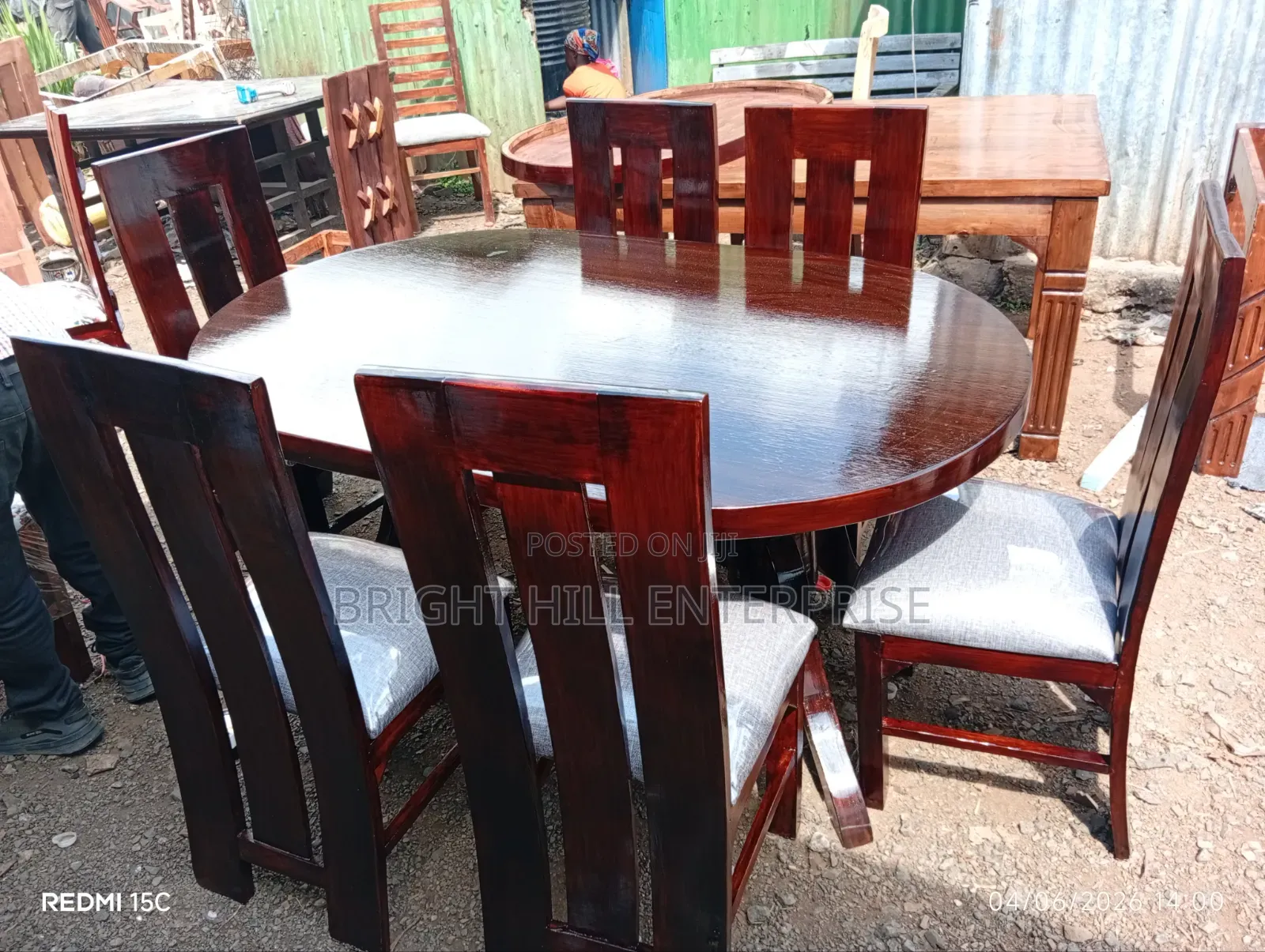 Beautifully Made Dining Table 6 Sitter
