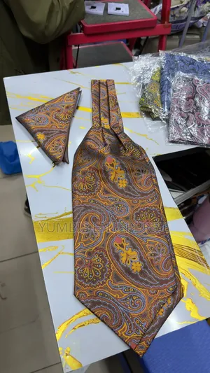 Cravat With Matching Pocket Square Set