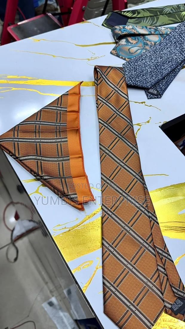 Quality Neck Tie With a Matching Pocket Square - thumbnail 2