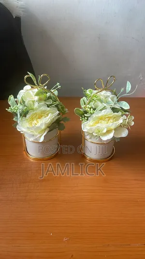 Artificial Flowers With Ceramic Golden Holder - Ny