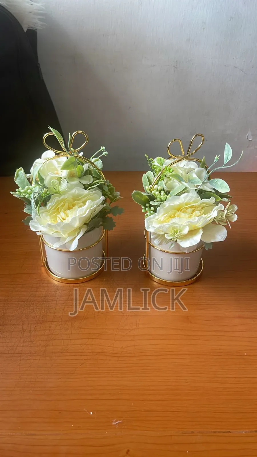 Artificial Flowers With Ceramic Golden Holder - Ny