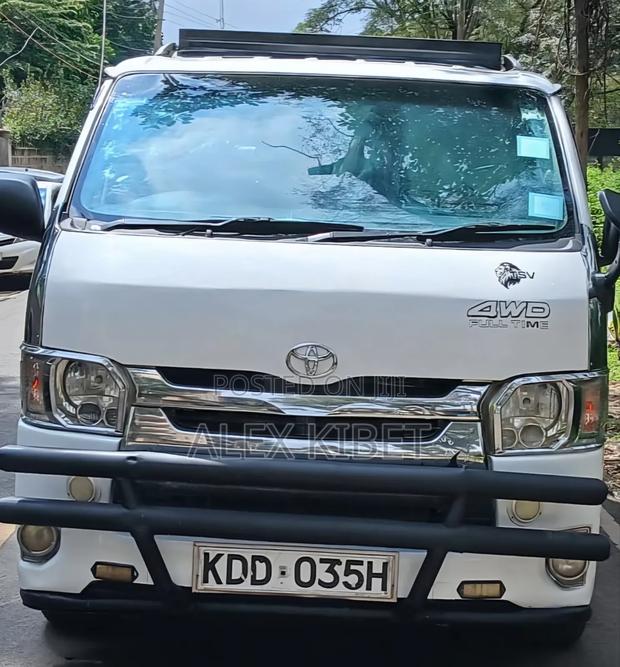 Toyota HiAce 2014 White