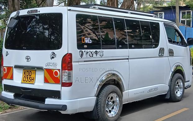 Toyota HiAce 2014 White - thumbnail 4