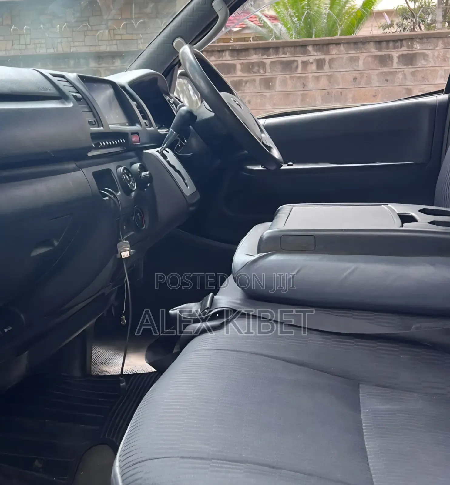 Toyota HiAce 2014 White