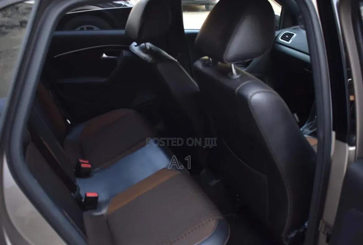 Volkswagen Polo 2019 Gold