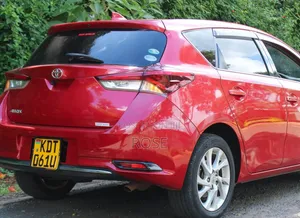 Toyota Auris 2016 Red