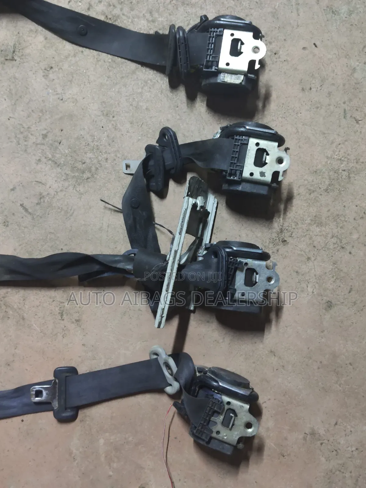 Nissan Duaris Front Safety Belts.