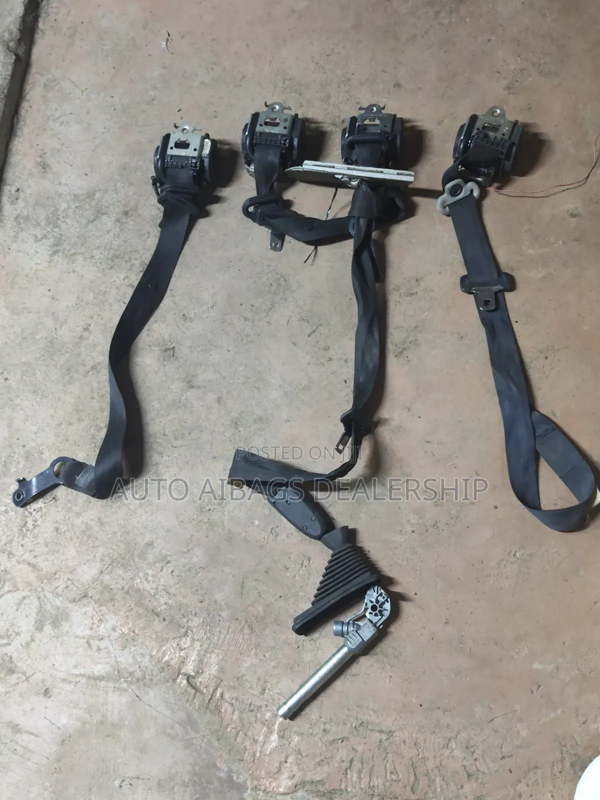 Nissan Duaris Front Safety Belts.