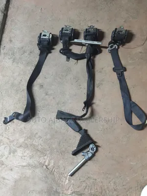 Nissan Duaris Front Safety Belts.