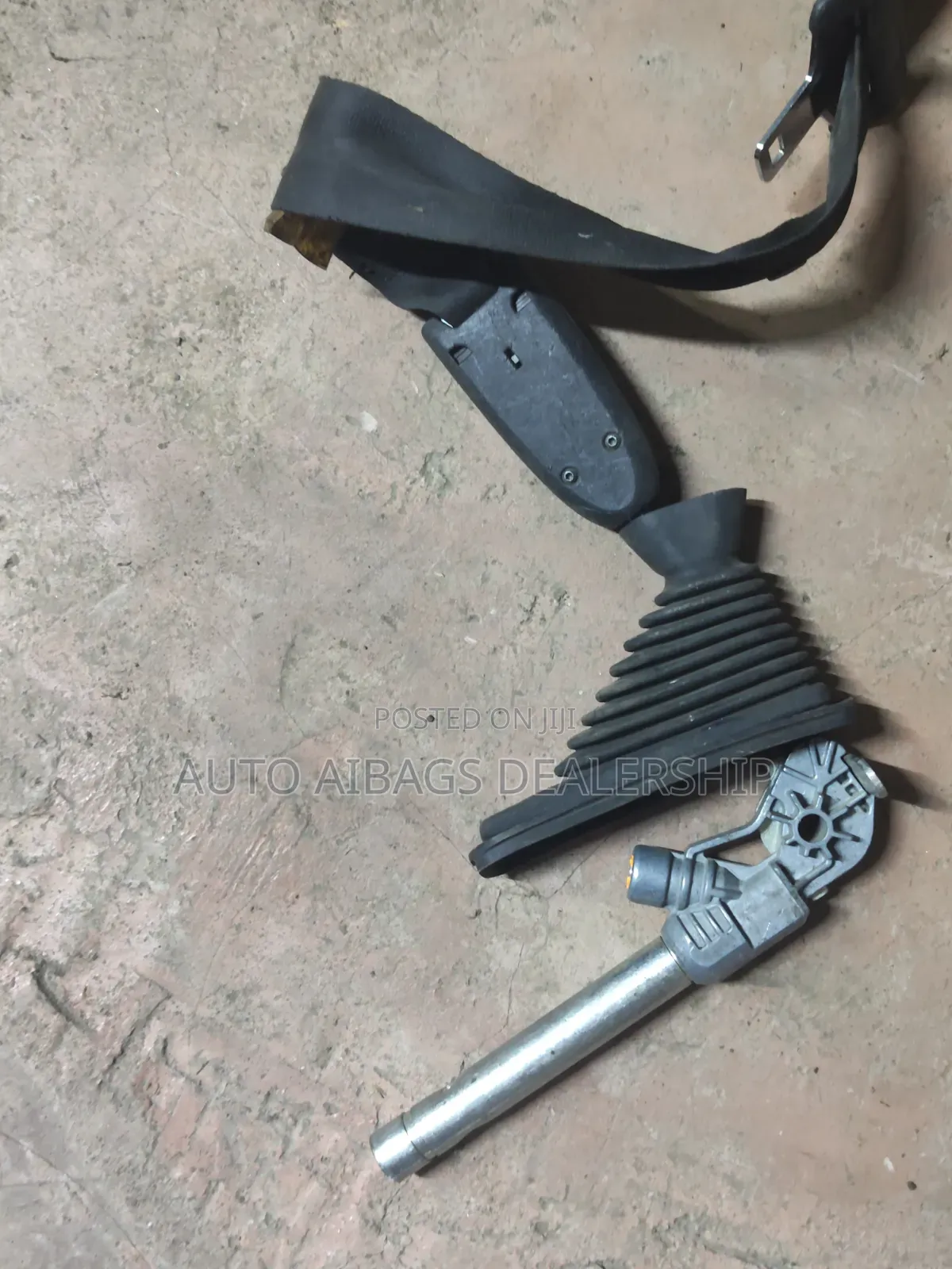 Nissan Duaris Front Safety Belts.
