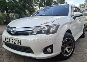 Toyota Corolla Fielder 1.5 Hybrid FWD 2015 White
