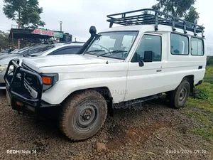 Toyota Land Cruiser 2010 White